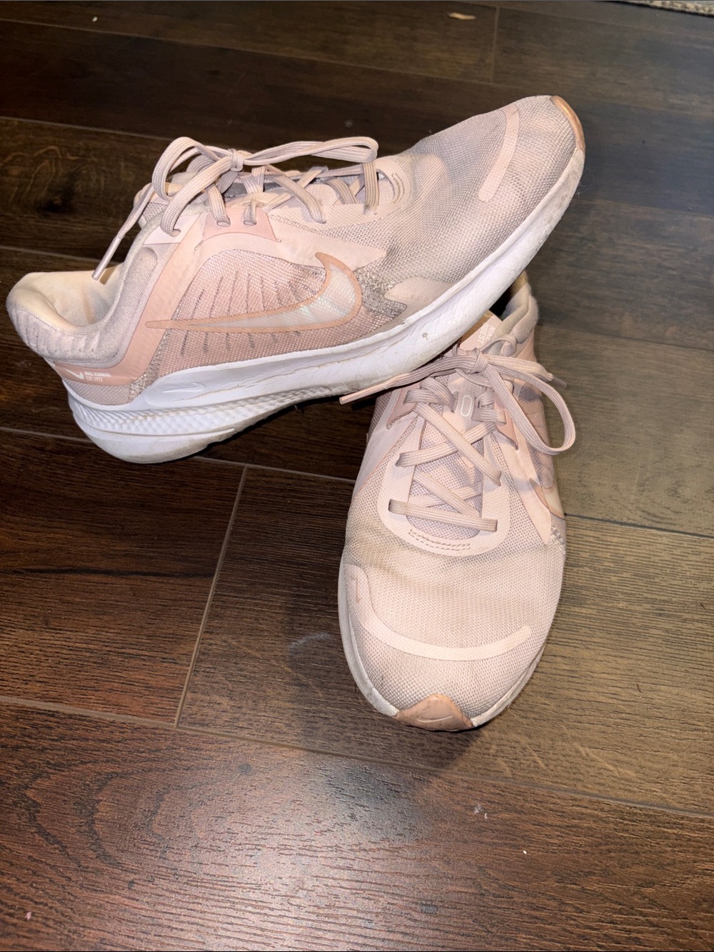 Nike Quest Women’s Running Shoes - Light Pink size 9.5